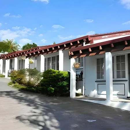 Browns Bay Olive Tree - Pet Friendly Family Apartment